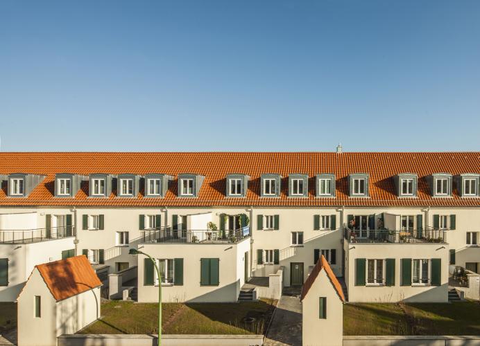 Die energetische Sanierung lohnt sich für Bauherren und Bewohner, wie die Riederwald-Siedlung in Frankfurt am Main eindrucksvoll zeigt. <i>Foto: Deutsche Poroton/ Johannes Vogt</i>
