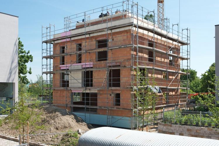 Jedes dritte in Deutschland im Jahr 2020 gebaute Wohnhaus besteht aus Mauerziegeln. <i>Foto: LRZ / Ch. Große</i>