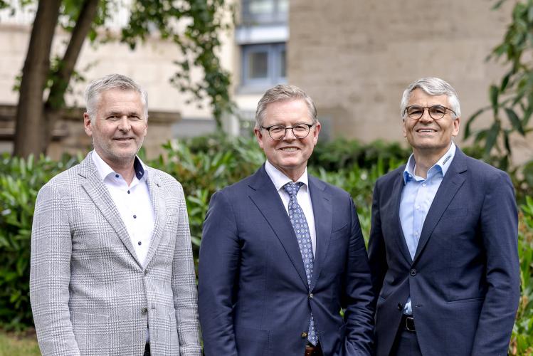 Das Präsidium (v.l.n.r.): Johannes Edmüller, Stefan Jungk und Dr. Sebastian Dresse. <i>Foto: BVZi / Andreas Pöcking</i>