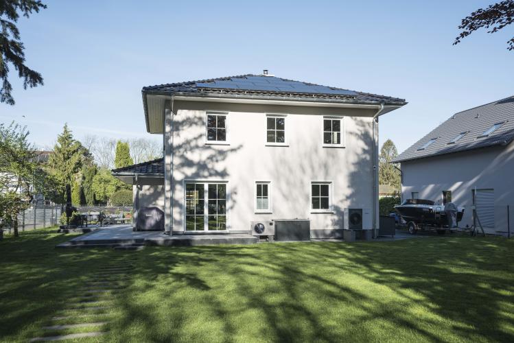 Gut 155 Quadratmeter Wohnfläche auf zwei Vollgeschossen ermöglichen großzügiges Wohnen.<i> Foto: Roth-Massivhaus / Gerhard Zwickert</i><br>