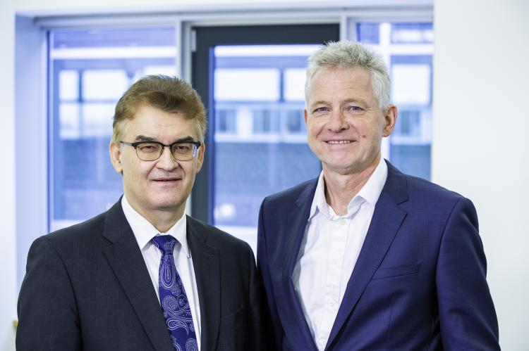 Dr. Hannes Zapf (rechts) und Dr. Ronald Rast (links) sind die führenden Vertreter der DGfM, die die Verbandsinteressen des Mauerwerks- und Wohnungsbaus in Deutschland wahrnehmen. <i>Foto: DGfM</i>