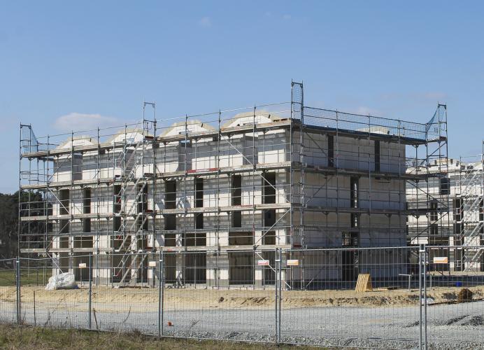 Die dreigeschossigen Reihenhäuser werden in werthaltiger Massivbauweise errichtet.Foto: HELMA Wohnungsbau GmbH