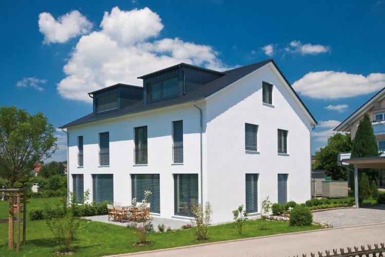 Höchste Energieeffizienz bei maximalem Wohnkomfort: Dieses Doppelhaus in Ziegelbauweise erreicht problemlos Passivhausstandard. <i>Foto: LRZ / Mein Ziegelhaus</i>