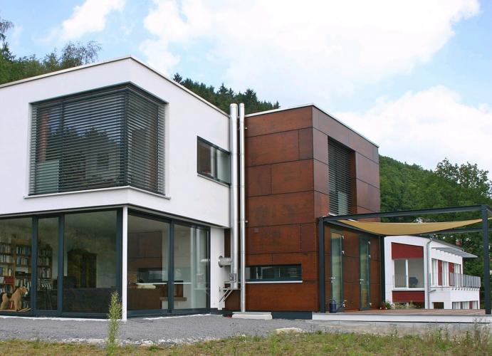 Mit modernen Mauerziegeln lassen sich vielfältige Architekturstile realisieren, wie hier beispielsweise der Bauhausstil. <i>Foto: Lebensraum Ziegel / Unipor</i>