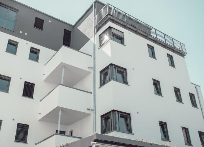 Alle Wohnungen verfügen über Loggien und Balkone mit Süd-Westausrichtung. Foto: Deutsche Poroton / Laura Breuling