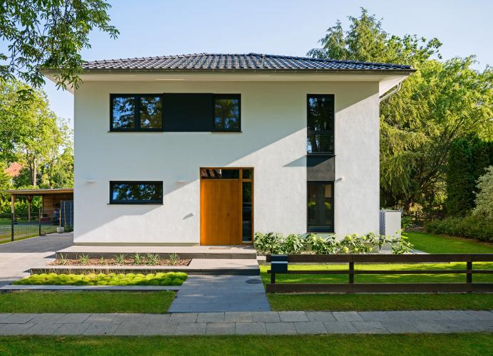  Roth-Massivhaus hat 40 verschiedene Haustypen im Programm. Besonders beliebt bei Bauherren sind Häuser im Stil einer Stadtvilla. <i>Foto: Roth-Massivhaus / Gerhard Zwickert</i><br>