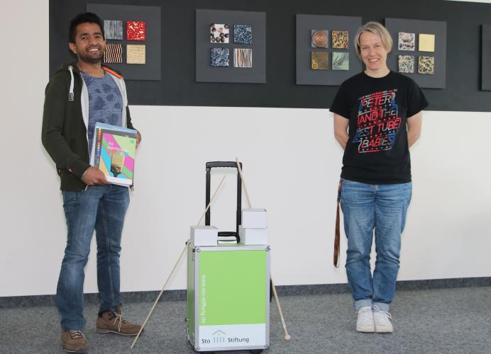 Hat gut lachen: Ali Nazakat (links) gehört zu Deutschlands besten Maler- und Lackierer-Azubis 2020, hier mit seiner Werkstattlehrerin Sandra Hierholzer.<i> Foto: Torsten Krummel</i><br>